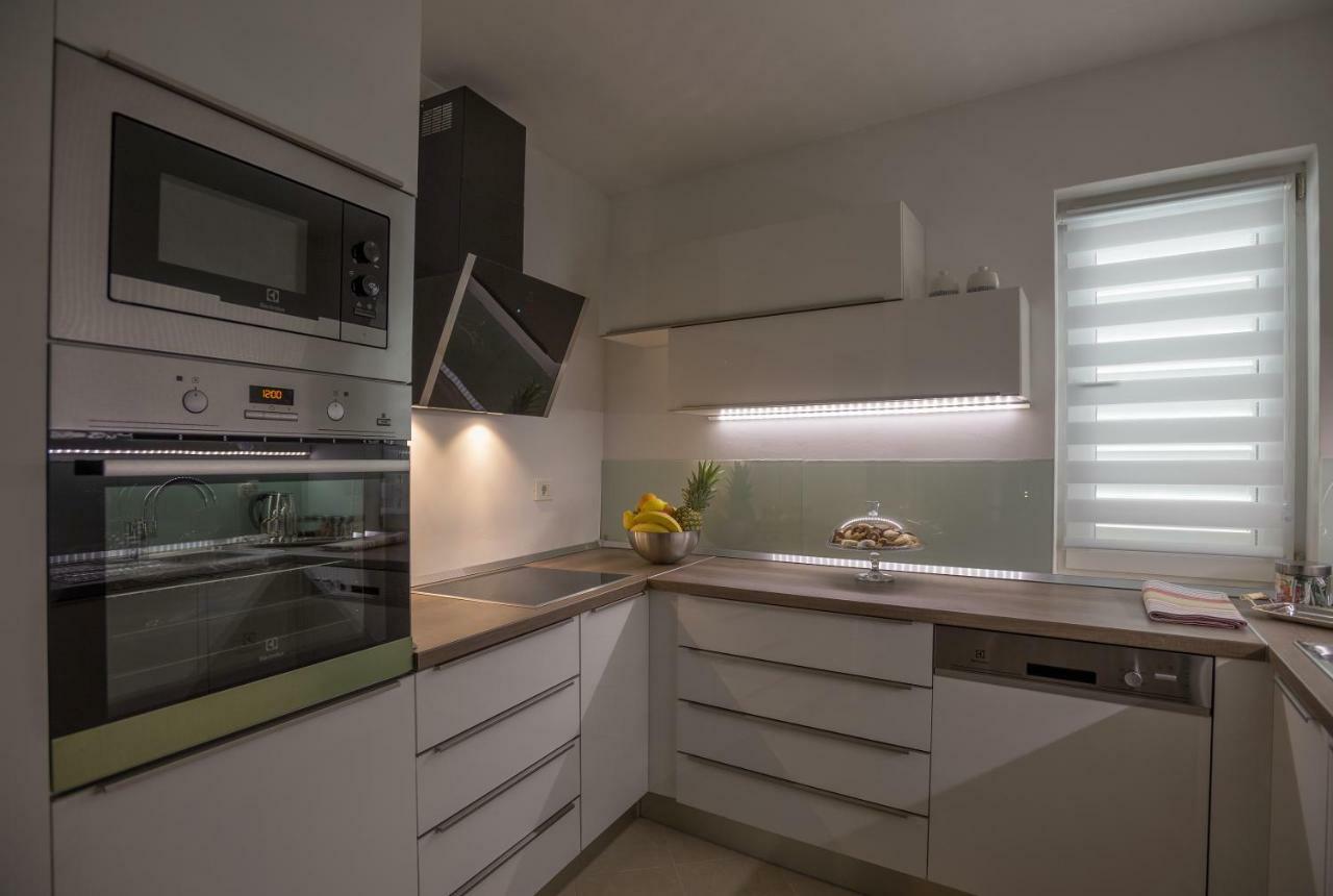Andor - Lux, Two Beautiful Terraces With Sea & Sunset View Apartment Макарска Екстериор снимка